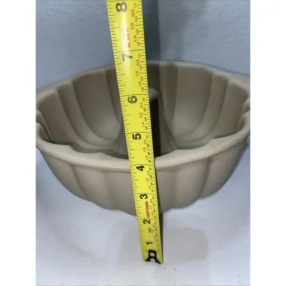 Pampered Chef Family Heritage Fluted Bundt Cake Stoneware Pan Full Size 10" USA - Picture 7 of 9